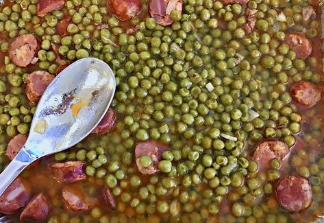 Portuguese Peas And Linguica, Prego Rolls, Portuguese Foods, Portuguese Cuisine, Pea Soup, Family Recipe, Portuguese Recipes, Frozen Peas, Hard Boiled Eggs