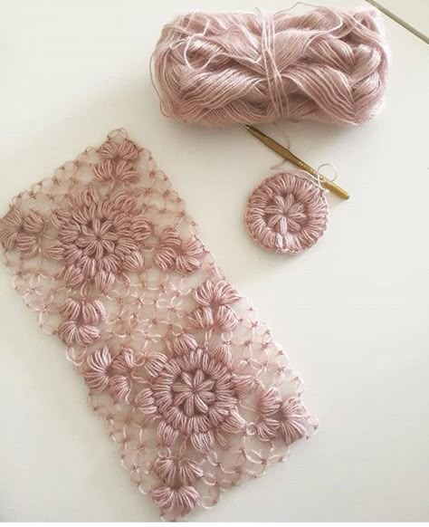 Lace Granny Square Crochet, Lace Crochet Pattern, Crochet Rose Pattern, Confection Au Crochet, Crochet Simple, Crochet Fabric, Crochet Fashion Patterns, Crochet Square Patterns, Crochet Diy