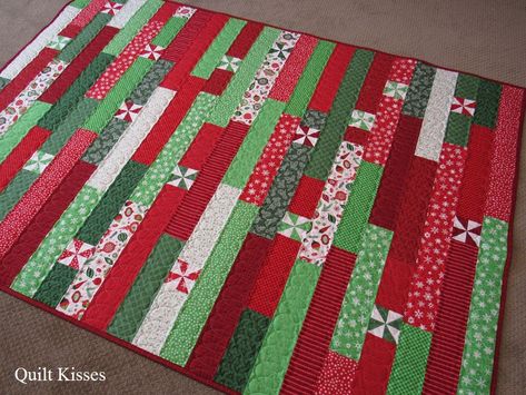 Welcome to day four of Christmas Week here at Quilt Kisses. Today I am sharing the Christmas Race quilt I made with the scraps and lefto... Christmas Lap Quilt, Jelly Roll Race Quilt, Christmas Quilting Projects, Patchwork Christmas, Christmas Quilt Blocks, Christmas Sewing Projects, Christmas Quilt Patterns, Jelly Roll Quilt Patterns, Christmas Week