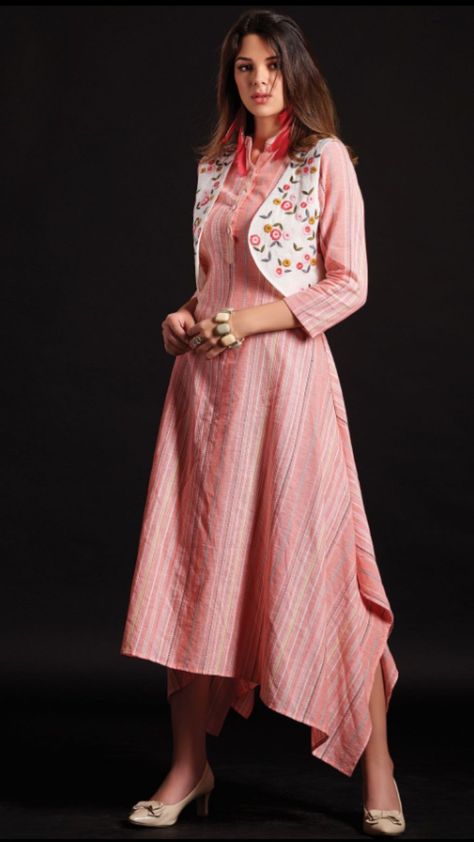 Beautiful Cotton-Silk western cut Kurti with embroidered Jacket. Koti Style Kurti Jackets, Jacket Pattern Kurti, Kurti With Jacket Indian, Koti Dress Design, Short Jacket Kurti Designs Latest, Jacket Kurti Designs, Western Kurtis Design, Short Jacket Style Kurti, Koti Style Kurti