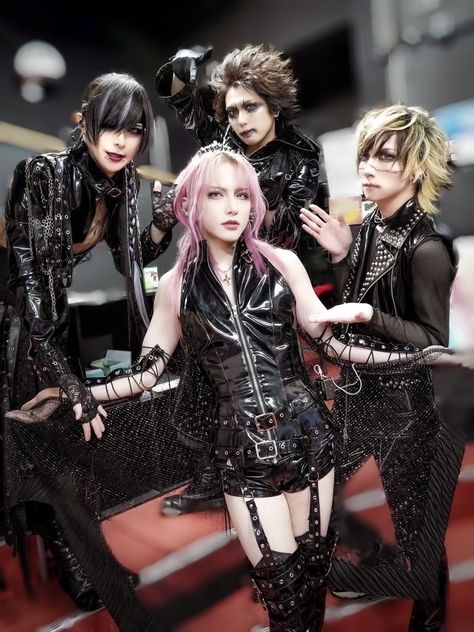 2000s Vkei Fashion, Visual Kei Style, Vkei Outfit Men, Vkei Outfits Men, Angura Kei Aesthetic, Vkei Outfits, Visual Kei Aesthetic, V Kei, Vkei Fashion