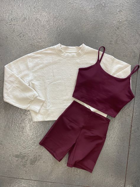 Maroon Workout Outfit, Burgundy Gym Outfit, Burgundy Workout Outfit, Sports Practice Outfits, Cheer Practice Outfits, Modest Workout, Gym Ootd, Lulu Outfits, Pilates Outfit