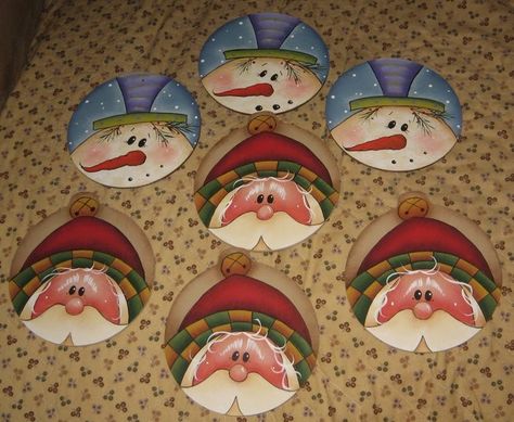 Paint Books, Santa Pics, Christmas Projector, Tole Painting Patterns, Diy Christmas Tree Ornaments, Painting Christmas, Christmas Painting, Snowman Faces, Painted Christmas Ornaments