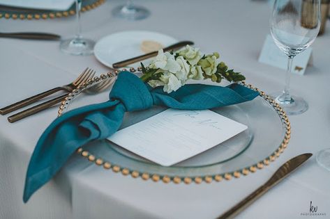 5 Napkin Folds from an Orlando Wedding Planner | At Last Weddings Sparkly Reception Dress, Knotted Napkin, Wedding Napkin Folding, Animal Flower Arrangements, Candlelit Wedding, Napkin Folds, Wedding Sand, Sleeved Wedding, Garden Wedding Inspiration