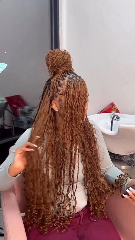 30# Color Boho braids after install 30 Braiding Hair Color Box Braids, Colored Boho Braids Black Women, Boho Knotless Braids Fall Colors, Colour 30 Boho Braids, Cute Colored Braids, Boho With Color Braids, Back 2 School Hairstyles Braids, Braid Hairstyles For Black Women Color, Boho Braids Color 30