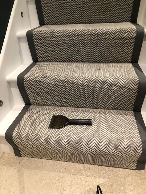 Fibre Flatweave Herringbone carpet Decorate Terrace, Herringbone Stair Runner, Stairs Runners, Herringbone Carpet, Stair Carpets, Stairs And Hallway Ideas, Patterned Stair Carpet, Landing Decor, House Hallway