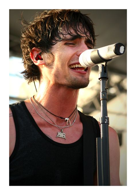 Really wants to make the wishbone necklace Tyson Ritter is wearing! Tyson Ritter, Elena Satine, All American Rejects, Male Hairstyles, Wishbone Necklace, Celeb Crush, Warped Tour, Rock Baby, Perfect People