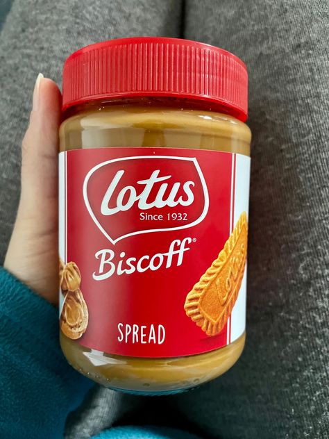 Lotus Biscoff Aesthetic, Biscoff Aesthetic, Crust Designs, Lotus Biscoff Spread, Food Bundle, Pie Crust Designs, Lotus Biscoff, Kawaii Cooking, Junk Food Snacks