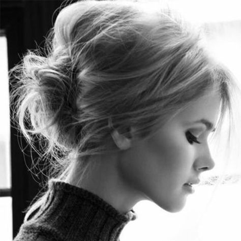 comment créer du volume avec un chignon flou, coiffure style rétro Coque Banana, Party Hair Inspiration, French Roll Hairstyle, Messy Hair Updo, French Twists, Roll Hairstyle, French Twist Hair, Messy Updo, Fun Hair