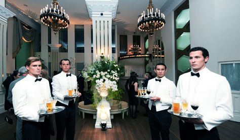 waiters lined up! great gatsby wedding inspiration Great Gatsby Makeup, Great Gatsby Movie, Downton Abbey Wedding, Gatsby Movie, Hollywood Glamour Wedding, 1920s Wedding Theme, Great Gatsby Wedding, 1920s Wedding, St Simons