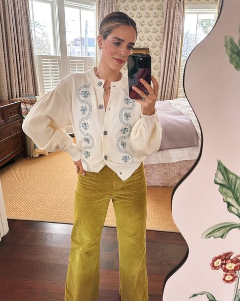 Julia Berolzheimer Outfits, Marlo Laz, Outfit Recreation, Personal Photoshoot, Store Outfits, Working Lady, Cold Outfit, Thrift Store Outfits, Julia Berolzheimer