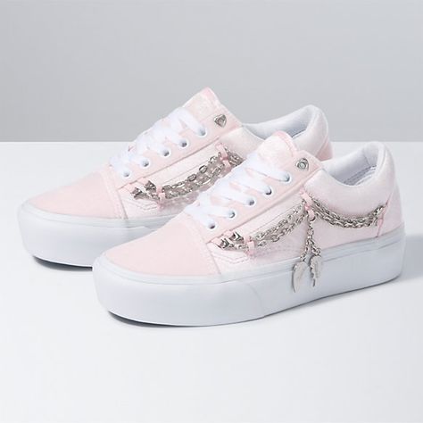 Chain Old Skool Platform | Shop At Vans Old Skool Platform, Tenis Vans, Vans Store, Blushing Bride, New Sneakers, Vans Sneakers, Classic Shoes, Old Skool, Skate Shoes