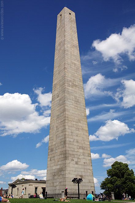 This obelisk was erected in 1842 on Breed's Hill in Charleston. It commemorates the Battle of Bunker Hill of 1775, where the colonial army lost a battle against the British. Boston Pictures, Battle Of Bunker Hill, Bunker Hill Monument, The Bunker, Only In America, Freedom Trail, Bunker Hill, Washington Monument, Road Trippin