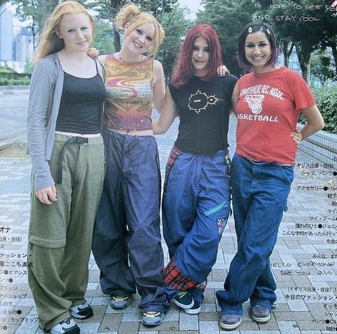 Instagram post by 90s/y2k MAGAZINE INSPO PAGE ✨ • Jul 9, 2021 at 4:51pm UTC Y2k Magazine, Estilo Indie, 90s Outfit, 2000s Fashion Outfits, Estilo Punk, Cool Fits, Modieuze Outfits, Mein Style, Swaggy Outfits