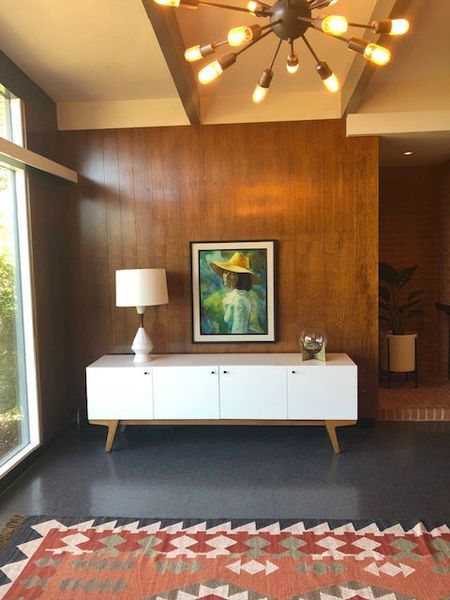 Famous 'Mad Men'-era midcentury modern homes star in Restore Oregon’s tour (photos) - oregonlive.com Mid Century Modern Fireplace Makeover, Men Living Room, Mid Century Modern Fireplace, 1960 House, Fall Dining Room Table, Manly Decor, Men Home Decor, Fall Bedroom, Century Decor