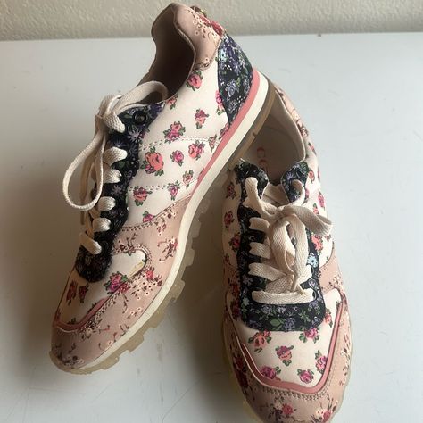 New Never Worn Coach Floral Sneakers Size 8.5 Coach Floral, Easy Doodle, Fashion Student, Coach Sneakers, Floral Sneakers, Pattern Shoes, Funky Shoes, Embroidered Shoes, Floral Shoes