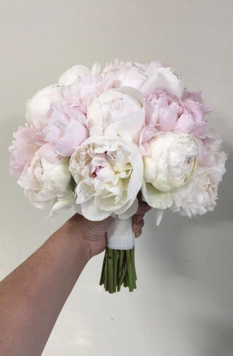 Pink Peony Bouquet Wedding, Pink Peonies Wedding, Brides Flowers Bouquet, White Peonies Bouquet, Pink Peonies Bouquet, Simple Wedding Bouquets, Bridal Bouquet Peonies, Peony Bouquet Wedding, Bridal Bouquet Pink