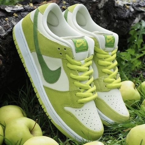 Dunk Green, Nike Sb Dunk Low, Sb Dunk Low, Nike Sb Dunk, Sb Dunk, Air Jordan Shoes, Green Apple, Nike Sb, Jordan Shoes