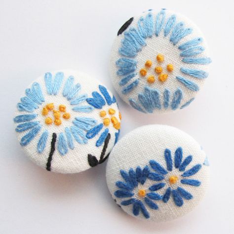 Embroidery Buttons: These were made from a vintage tablecloth. Embroidery Buttons, Embroidered Buttons, Textile Earrings, Cushion Embroidery, Hand Beaded Embroidery, Floral Embroidery Patterns, Bead Embroidery Patterns, Diy Buttons, Hand Embroidery Flowers