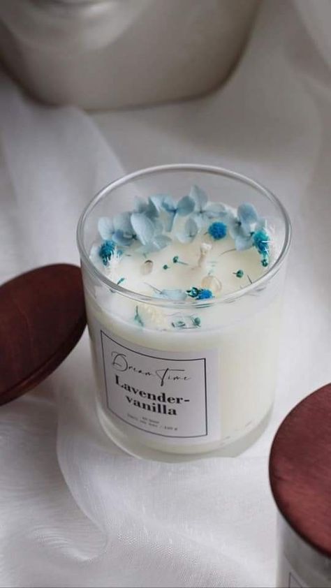 Candles Packaging Ideas, Free Candle Labels, Homemade Candle Labels, Velas Aesthetic, Candle Photography Ideas, Candle Making Recipes, Candle Labels Design, Homemade Scented Candles, Photo Pinterest