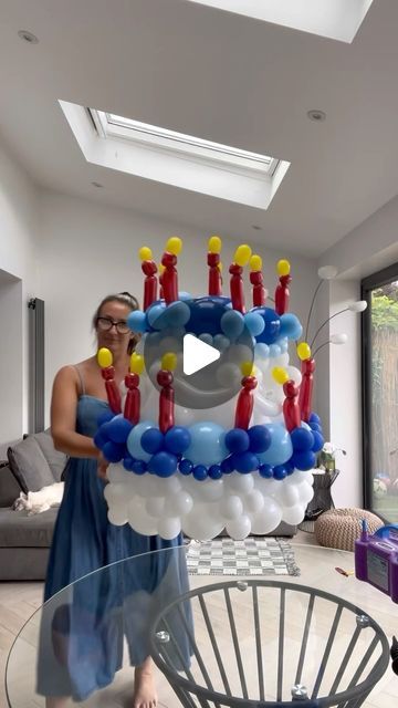 Debbie Boxall on Instagram: "🎂🩵 HAPPY BIRTHDAY TO MY MR DREAM HIGHER!! 🩵🎂  And what better way to celebrate then with non calorie cake 🤣🩵🎂.. don’t worry he did get a real one to! Hahahaha!!   We love you lots.. couldn’t help but make you your own special display for all the ones you help me with 🩵🫶🏼🎂🎉!! • • • #birthdayboy #birthdaycake #ballooncake #ballooncakes #cakeballoon #balloons #balloonideas #birthdaygift #birthdayballoons #bestgift #ballooninspirations #balloonstylist #balloonart #balloonartist #balloonartistry #love #cakeideas #birthdaydecor #birthdaydecoration #decorationideas #bapiaparty #balloonsofinstagram #balloonsculpture #ballooncolumns #balloonshop #balloonfun #giftideas #eventstylist #partyballoons #partydecorations" Cool Balloon Ideas, Cake Balloon Decoration, Birthday Balloon Ideas, Balloon Sculptures Diy, Balloon Birthday Cake, Birthday Cake Balloons, Ballon Diy, Cake With Balloons, Balloon Tutorials