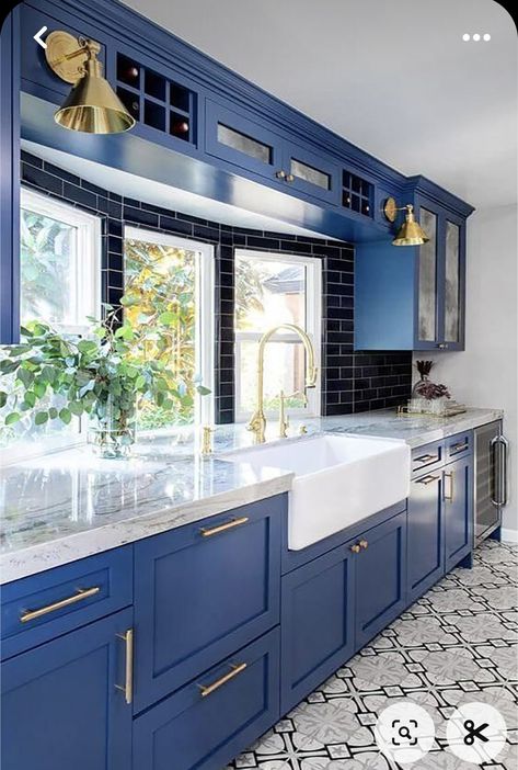 Cobalt Blue Kitchen, Cobalt Blue Kitchens, Farm Style Kitchen, Moroccan Kitchen, Elegant Kitchen Design, House Interior Living Room, Blue Kitchen Cabinets, Eclectic Kitchen, Interior Living Room