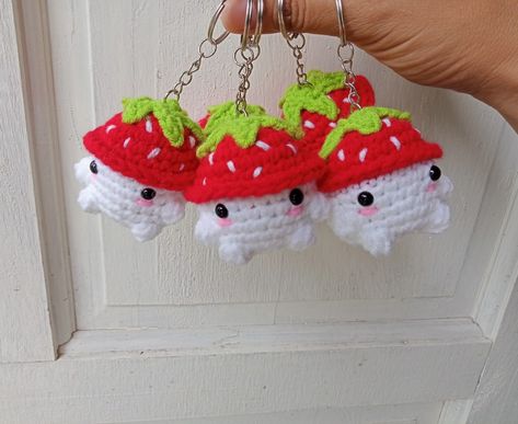 Valentines Crochet Ideas, Bag Charm Crochet, Crochet Mushrooms, Mushroom Patterns, Crochet Flower Bag, Charm Crochet, Crochet Pouf, Diy Paper Flowers, Crochet Nursery