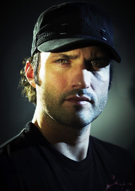 Robert Rodriguez Latino Pride, Quentin Tarantino Films, Tarantino Films, Headshot Poses, Captain America Winter Soldier, Spring Breakers, Robert Rodriguez, Scene Image, Man Movies