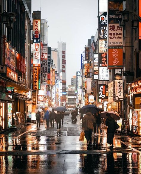 Japan Astetic, Japanese Street Photography, Aesthetic Rainy Day, Japan Moodboard, Rainy Street, Ramen Restaurant, Poster Japanese, Life Vision, Japan Street