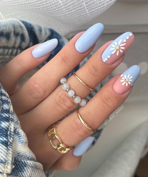 Timeless spring nails inspo with flowers-inspired theme. floral nail designs for spring manicures you will fall in with. Floral Nail Designs, Cute Spring Nails, Trendy Nail Art Designs, Flower Nail Designs, Nail Swag, Easter Nails, Nagel Inspo, Cat Kuku, Beauty Nail