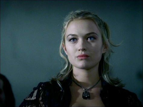 Sophia Myles as a Vampire in Underworld and who is constantly telling tails on Selene to Kraven. Underworld 2003, Underworld Movies, Sophia Myles, Scott Speedman, Half Elf, Vampire Hunter D, Vampires And Werewolves, Movie Screencaps, Ethereal Makeup