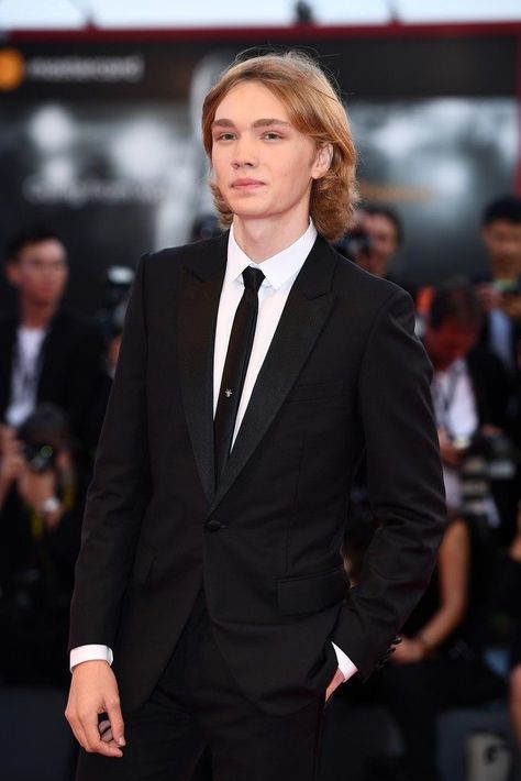 Charlie Plummer, I Hate Boys, Alaska Young, Looking For Alaska, Gemini Man, Disney Shoes, Popular People, New Boyfriend, Charlie Puth