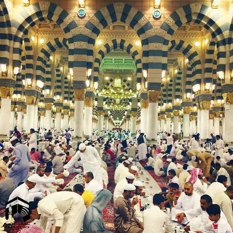 ::::    PINTEREST.COM christiancross    ::::    Ifthar @ masjid al nabavi Greatest Mysteries, Ramadan Mubarak, Eid Collection, Mecca, Makkah, Iftar, Ramadan, Quran, Dolores Park