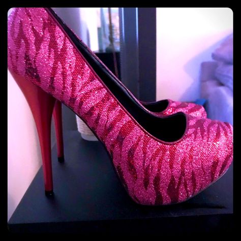 Gorgeous Shoes With Hot Pink Zebra Print! Wow!! Worn Only One Time So Basically Brand New. Bag 1 Hot Pink Zebra Print, Pink Zebra Print, Mcbling Fashion, Hot Pink Zebra, Hot Pink Weddings, Hot Pink Leopard, Hot Pink Heels, Pink Stilettos, Catty Noir