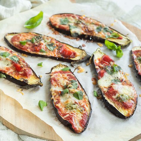 Aubergine+pizza’s Aubergine Pizza, Low Carb Pizza, Happy Foods, Fabulous Foods, Avocado Egg, Go For It, Healthy Cooking, Yummy Dinners, Mozzarella