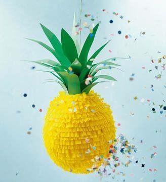 Pineapple Pinata, Pinata Diy, Tropical Theme Party, Pineapple Birthday, Piñata Ideas, Pineapple Party, Flamingo Birthday Party, Hawaiian Birthday Party, Diy Pinata