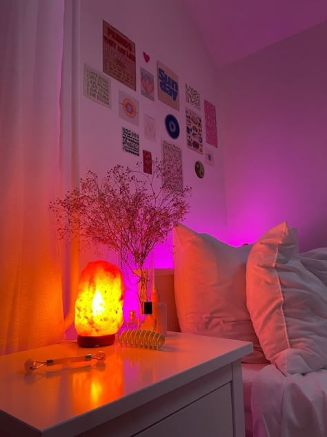 Room At Night, Room Decor Cute, Cute Bedroom, Neon Bedroom, Makeover Bedroom, Cute Diy Room Decor, Pinterest Room Decor, Room Deco, Pretty Bedroom