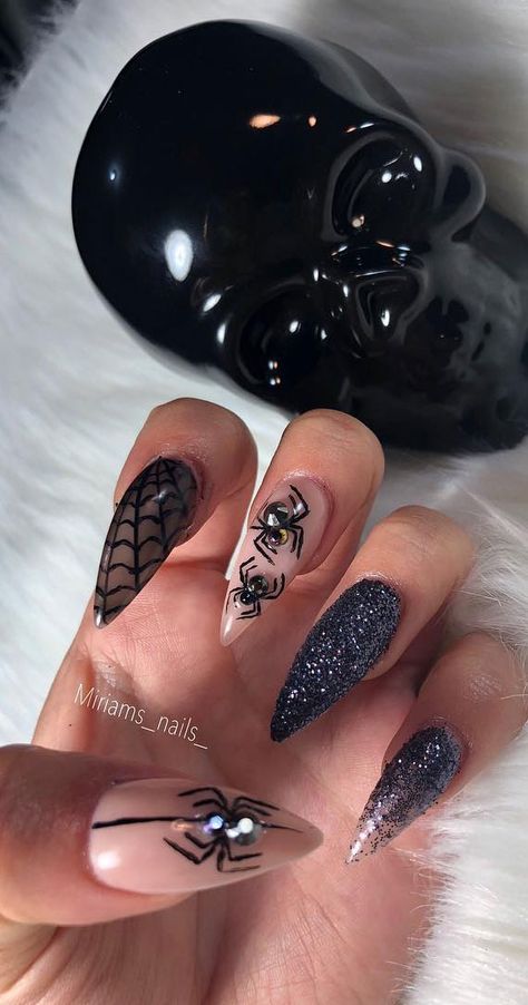 Fall Nails Halloween, Simple Ghost, Nail Designs Fall, Nails Brown, Wedding Readings, Cute Halloween Nails, Makeup Hacks Beauty Secrets, Hacks Beauty, Pretty Halloween