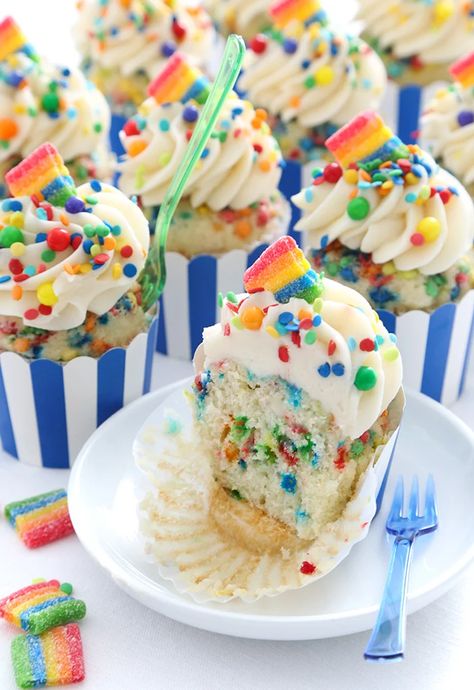 Homemade Funfetti Cupcakes, Funfetti Cupcake Recipe, Cupcakes Funfetti, Confetti Cupcakes, Funfetti Cupcakes, Easy Cupcake Recipes, Bowl Cake, Salty Cake, Rainbow Cupcakes