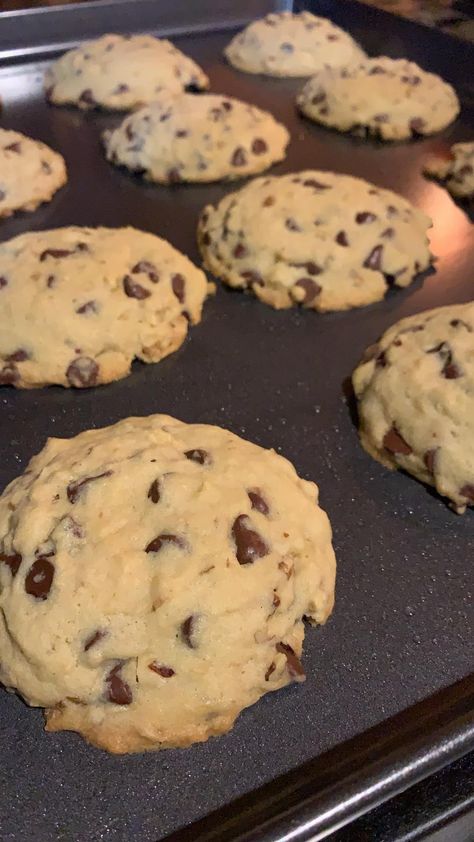 Cakey Chocolate Chip Cookies, Baking Cookies Aesthetic, Cookies Pictures, Cookies With Walnuts, Cookies Photo, Afghan Food Recipes, Walnut Cookies, Baked Cookies, Baking Cookies