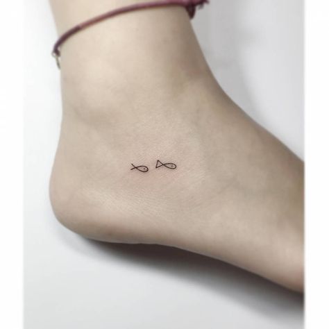 Small Fish Tattoos, Simbolos Tattoo, Minimalist Tattoo Small, Tiny Fish, Pisces Tattoos, Petite Tattoos, Fish Tattoo, Fish Fish, Cool Small Tattoos