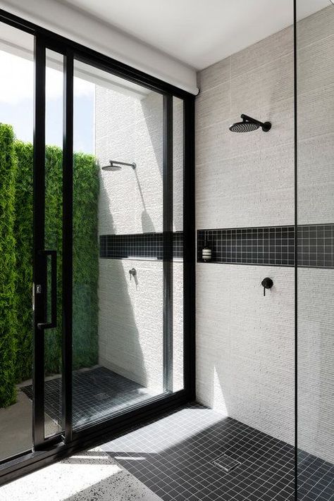 Outdoor Bathroom Design Ideas, Shower Black, Indoor Outdoor Bathroom, Outdoor Bathroom Design, Pool Bathroom, Outdoor Bathroom, Bad Inspiration, Casa Container, Outdoor Bathrooms