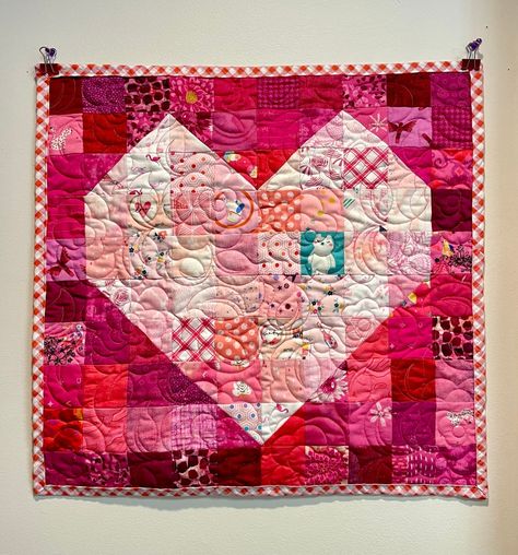 Free Pattern – Scrappy Valentine Heart Valentine Wall Hanging, Scrap Quilt, Heart Quilt, Quilted Wall Hangings, Table Topper, Valentine Fun, Free Quilting, Mini Quilts, Quilt Kit