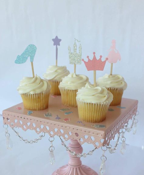 Princess Cupcakes Ideas, Princess Birthday Cupcakes, Princess Party Cupcakes, Cupcakes Princesas, Royal Cupcakes, Disney Princess Cupcakes, Fairytale Birthday, Princess Cupcake, Disney Cupcakes