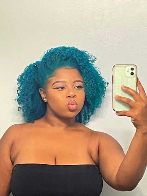 Blue And Purple Natural Hair, Blue Hair On Light Skin, Turquoise Natural Hair, Type 4 Dyed Hair, Dyed Type 4 Natural Hair, Short Blue Hair Black Women, Light Blue Hair Black Women, Blue Hair Color Black Women, Light Blue Dyed Hair