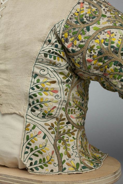 Elizabethan Embroidery, Historical Garments, 17th Century Dress, 16th Century Clothing, Embroidered Waistcoat, Embroidered Tree, Historical Embroidery, 17th Century Fashion, Stitch Witchery