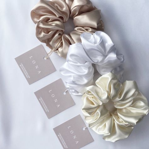 Champagne, White pearl and Pearl satin scrunchies Bride Scrunchies, Luxury Scrunchies, Scrunchies Ideas, Royal Diadem, Scrunchie Business, Diy Hair Scrunchies, Accessory Inspo, Diy Kosmetik, Satin Scrunchies