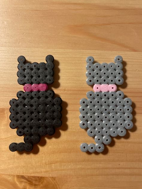 Hama Bead Cat Pattern, Pyssla Ideas Easy, Perler Beads Ideas Easy Cute, Hamahelmi Ideas, Pisla Ideas, Hama Beads Animals, Pyssla Ideas, Melty Bead Designs, Melt Beads Patterns