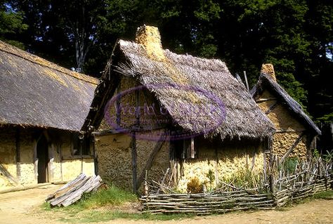 the houses of jamestown Jamestown Va, Jamestown Colony, Roof House, American Colonies, Thatched Roof, Colonial Williamsburg, Colonial House, Present Day, New England