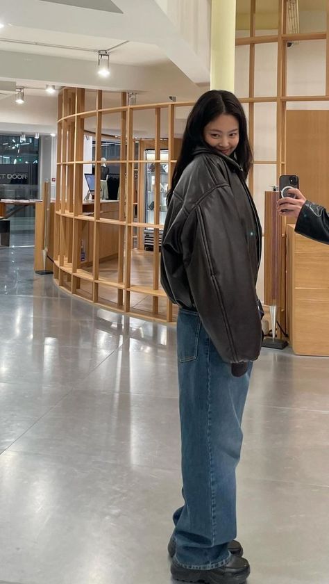 Baggy Outfit Ideas, All Eyes On Me, Simple Trendy Outfits, Jennie Lisa, 가을 패션, Really Cute Outfits, Autumn Outfit, Blackpink Fashion, Casual Style Outfits